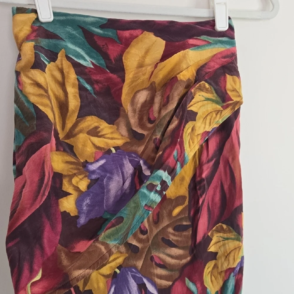 Vintage Ellen Tracy 100% Silk Floral Tropical Pencil Skirt Feminine Colorful